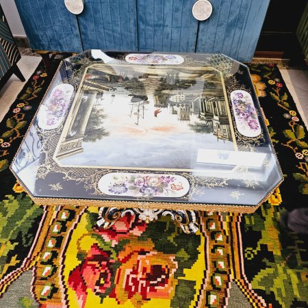 Royal table
